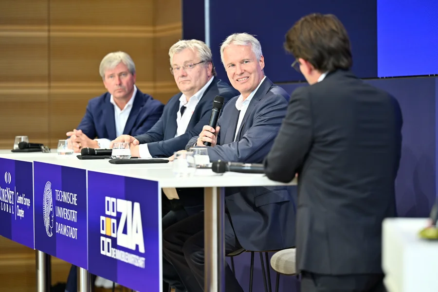 Joerg Vocke (Siemens Real Estate), Oliver Hecht (Berlin Hyp), Meno Requardt MRICS (Volkswagen Immobilien sowie Vorsitzender des ZIA-Ausschusses Corporate Real Estate) und Steffen Skopp (Deloitte)