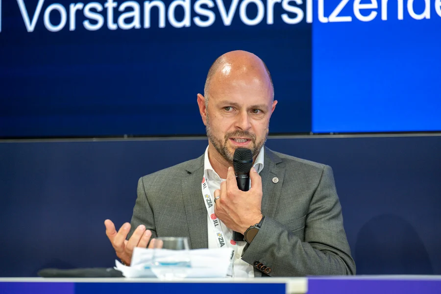 Beitrag zum Thema „Deutschland im Umsetzungsstau – Was Politik und Unternehmen ausbremst und wie Standorte wieder Tempo aufnehmen“