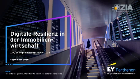 Titelblatt einer Präsentation zur digitalen Resilienz in der Immobilienwirtschaft mit Fokus auf ZIA/EY Digitalisierungsstudie 2026, datiert September 2026. Hintergrund zeigt moderne Architektur mit Rolltreppen und Hochhäusern in kühlem Blauton, Logos von ZIA und EY Parthenon sowie Slogan in Weiß und Gelb.