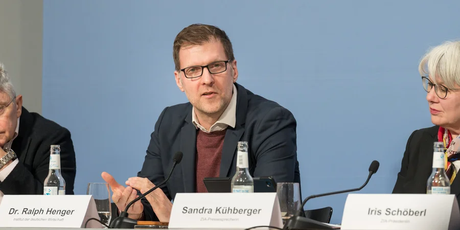 Dr. Ralph Henger auf dem Podium.