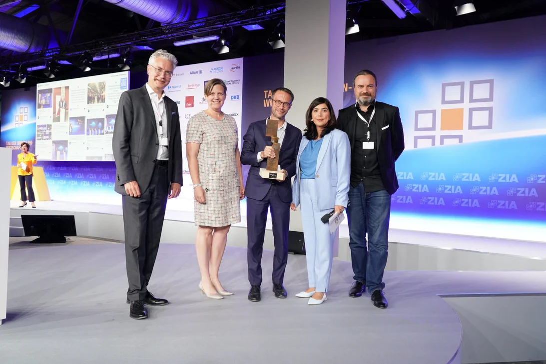 Die Gewinner des PropTech of the Year Awards war die ecoworks GmbH bei der Preisverleihung auf dem Tag der Immobilienwirtschft 2022