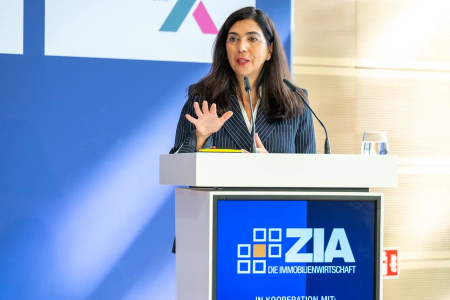 Sprecherin Aygül Özkan (ZIA-Hauptgeschäftsführerin )