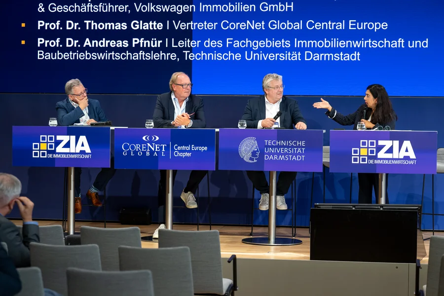 Meno Requardt MRICS (Volkswagen Immobilien), Prof. Dr. Thomas Glatte (CoreNet Global Central Europe) und Prof. Dr. Andreas Pfnür (Technische Universität Darmstadt)