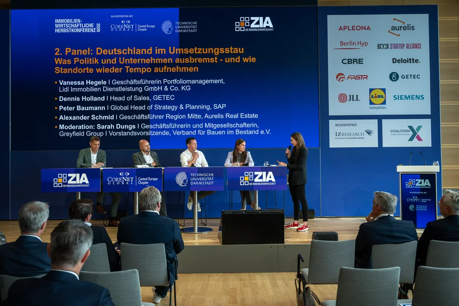 Vanessa Hegele (Lidl Immobilien), Dennis Holland (GETEC Group), Peter Baumann, MCR (SAP) Alexander Schmid (Aurelis Real Estate) und Sarah Dungs (Greyfield Group; Verband für Bauen im Bestand (BiB) e. V.)