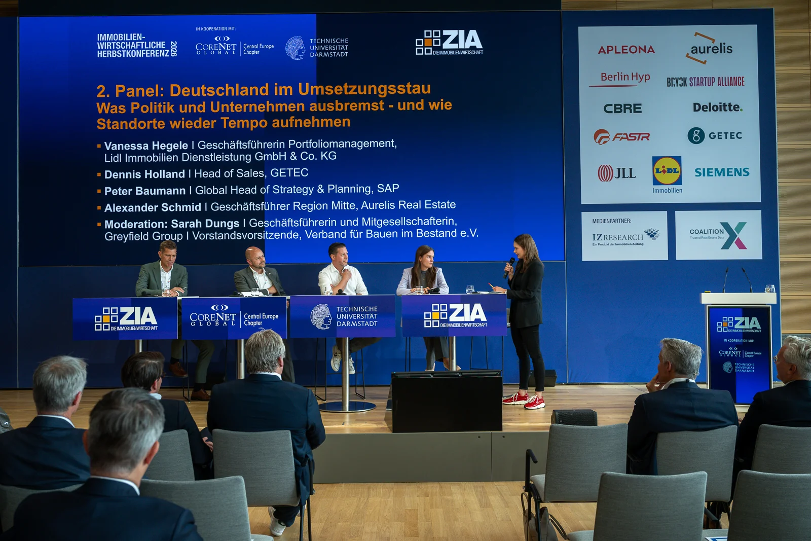 Vanessa Hegele (Lidl Immobilien), Dennis Holland (GETEC Group), Peter Baumann, MCR (SAP) Alexander Schmid (Aurelis Real Estate) und Sarah Dungs (Greyfield Group; Verband für Bauen im Bestand (BiB) e. V.)