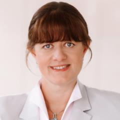 Dr. Nicole Handschuher