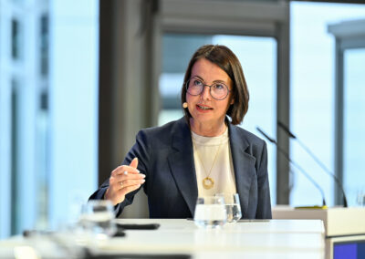 Martina Williams (JLL).